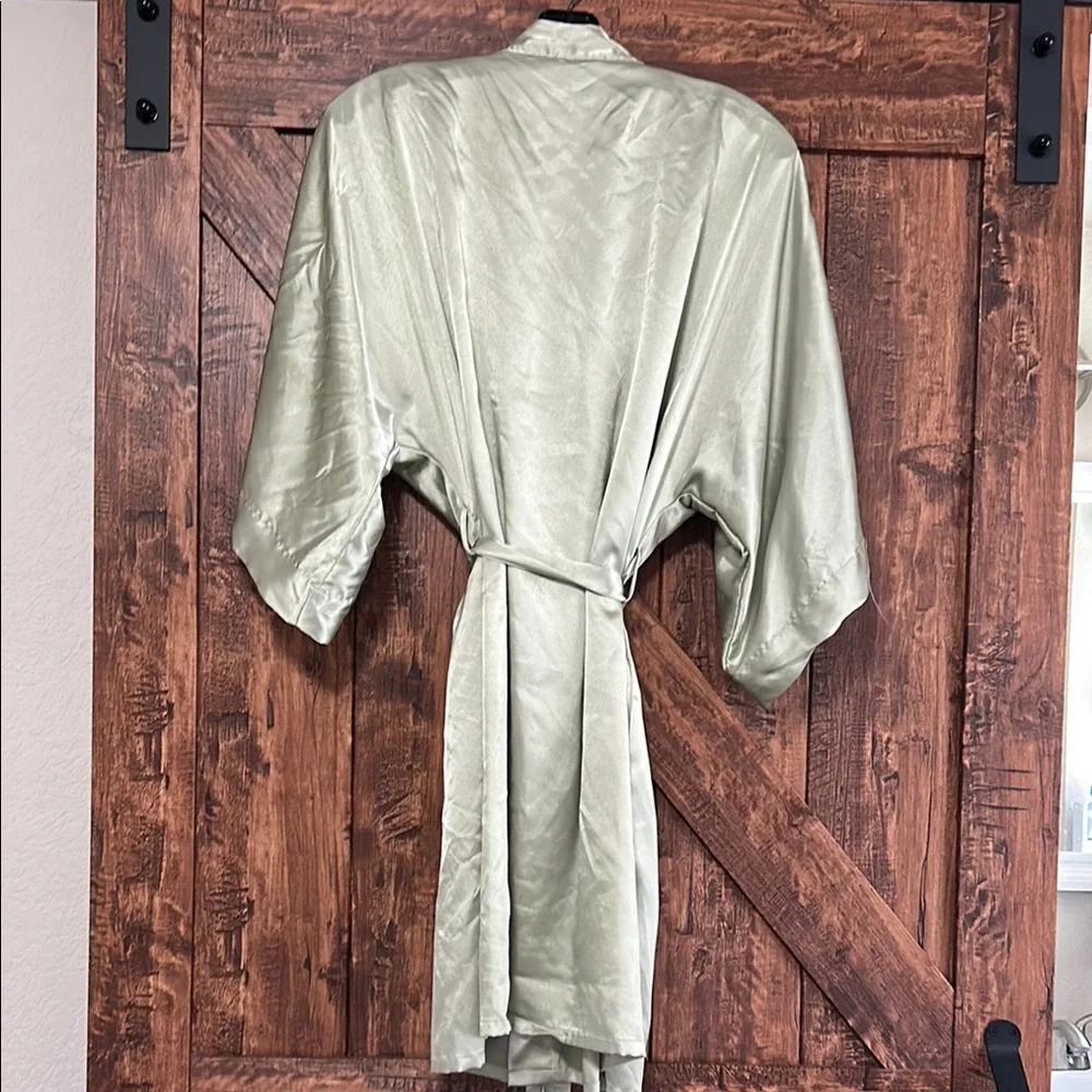 Silky Robe - Picture 2 of 4